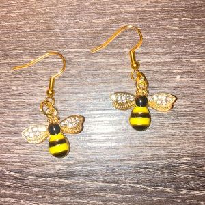 Dangling bumblebee earrings